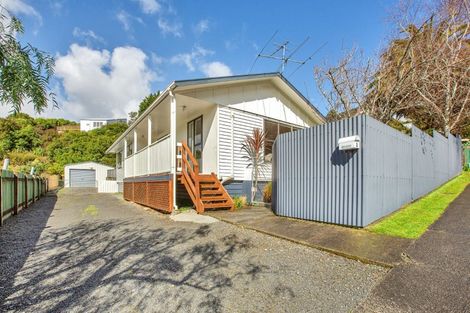 Photo of property in 2 Harold Grove, Stokes Valley, Lower Hutt, 5019