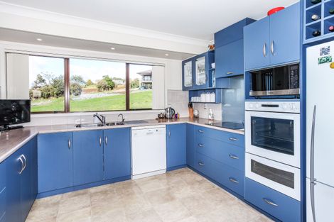 Photo of property in 6 Tremen Place, Pukekohe, 2120