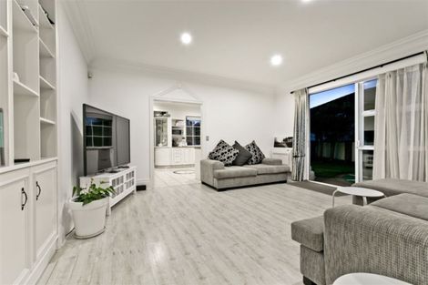 Photo of property in 18 Mansion Court, West Harbour, Auckland, 0618