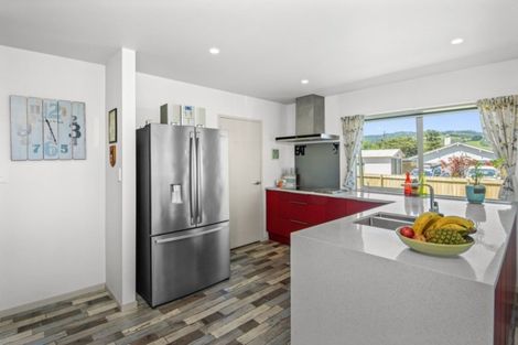 Photo of property in 3 Karaka Road, Kawakawa Bay, Papakura, 2585