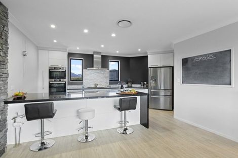 Photo of property in 29 Whitcombe Place, Darfield, 7571