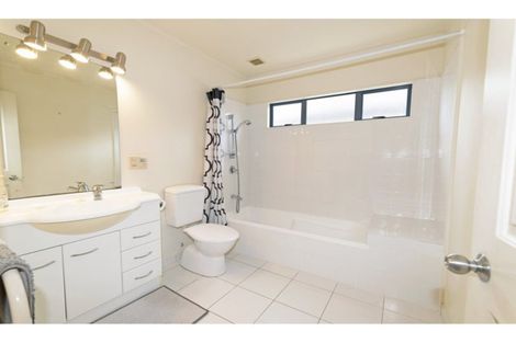 Photo of property in 13 Neta Grove, Henderson, Auckland, 0612