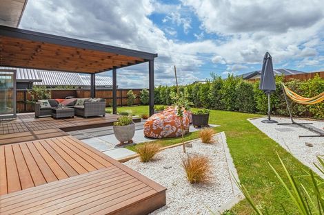 Photo of property in 8 Mediterranean Grove, Fitzherbert, Palmerston North, 4410