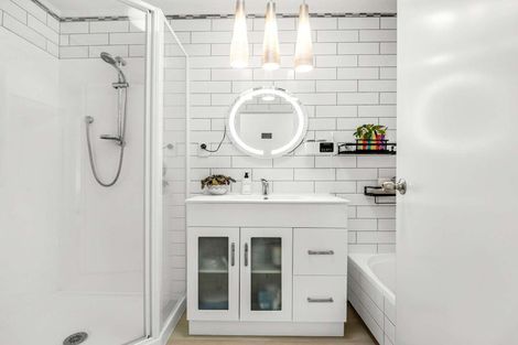 Photo of property in 52 Riverton Drive, Randwick Park, Auckland, 2105