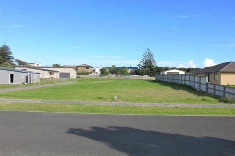 Photo of property in 15 Sunset Drive, Baylys Beach, Dargaville, 0377