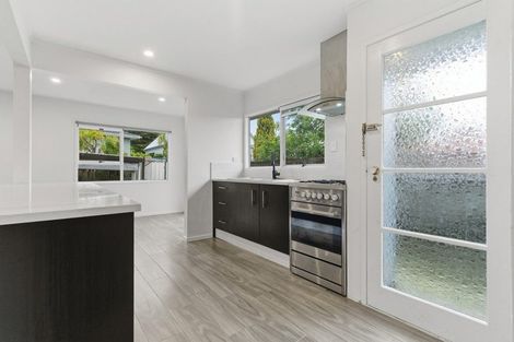 Photo of property in 17 Buisson Glade, West Harbour, Auckland, 0618
