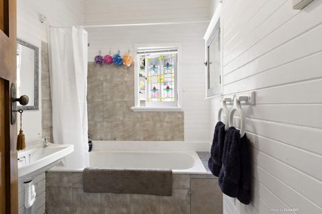 Photo of property in 37 Karepa Street, Brooklyn, Wellington, 6021