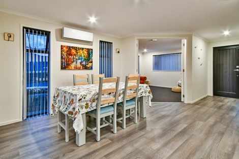 Photo of property in 16 James Elliot Way, Pokeno, 2402