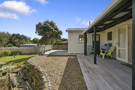 Photo of property in 17 Dixie Street, Te Horo Beach, Otaki, 5581