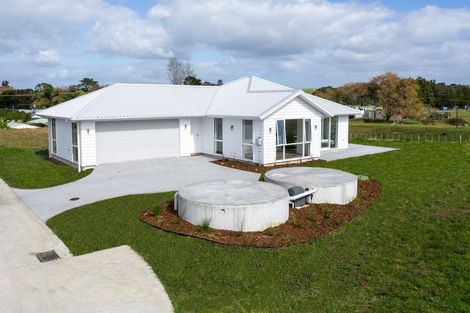 Photo of property in 35 Weka Street, Mangawhai, 0505