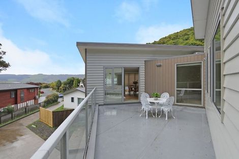 Photo of property in 64a Peterhouse Street, Tawa, Wellington, 5028