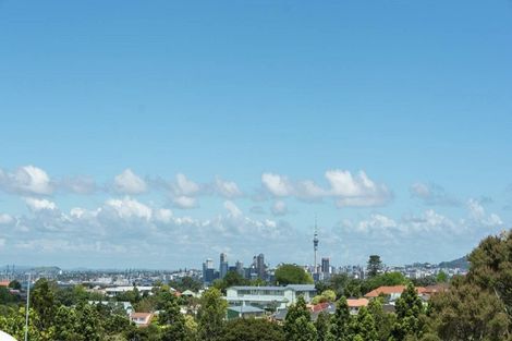 Photo of property in 1/27 Tui Glen Road, Birkenhead, Auckland, 0626