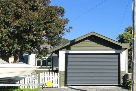 Photo of property in 27 Kauri Street, Eastbourne, Lower Hutt, 5013