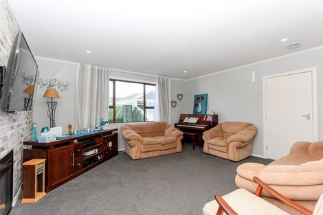 Photo of property in 14 Karaka Street, Merrilands, New Plymouth, 4312