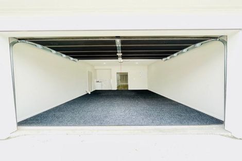 Photo of property in 28 Parahau Road, Papakura, 2110