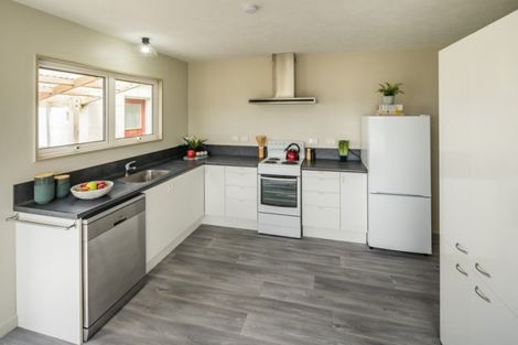 Photo of property in 18 Dargle Way, Island Bay, Wellington, 6023