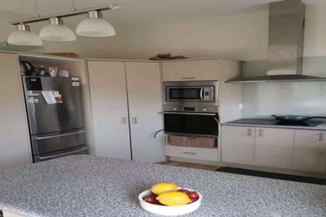 Photo of property in 6 Longwood Place, Forrest Hill, Auckland, 0620