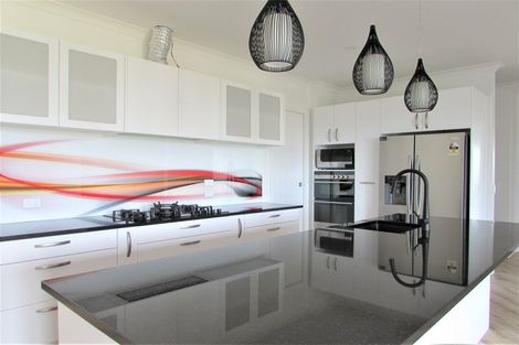 Photo of property in 14 Cessna Way, Newlands, Wellington, 6037