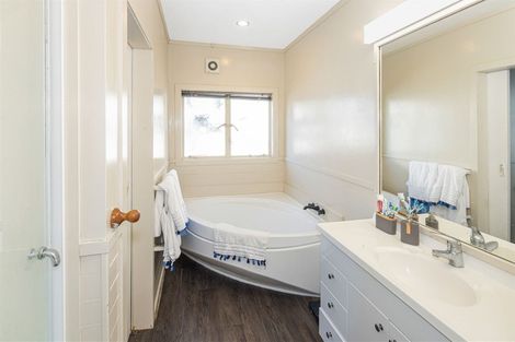 Photo of property in 54 Bassett Road, Johnsonville, Wellington, 6037