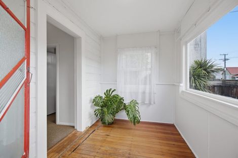 Photo of property in 35 Hine Street, New Plymouth, 4310