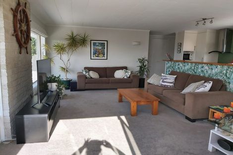 Photo of property in 4b Hillcrest Road, Orewa, 0931