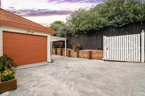 Photo of property in 2/26 Beaudine Avenue, Glenfield, Auckland, 0629