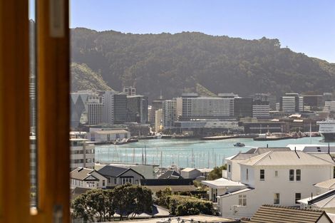 Photo of property in 10 Earls Terrace, Mount Victoria, Wellington, 6011