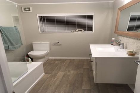 Photo of property in 240 Henderson Valley Road, Henderson, Auckland, 0612