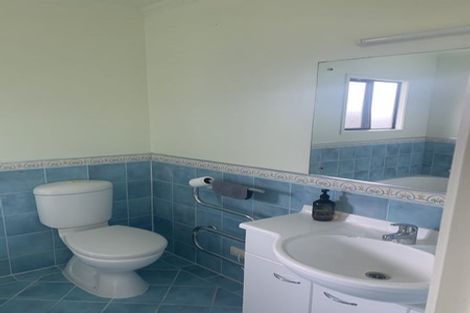 Photo of property in 1 Kittiwake Drive, Schnapper Rock, Auckland, 0632