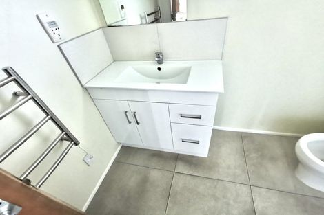 Photo of property in 103 Ennis Avenue, Pakuranga Heights, Auckland, 2010