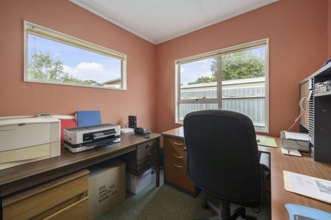 Photo of property in 49a John F Kennedy Drive, Milson, Palmerston North, 4414