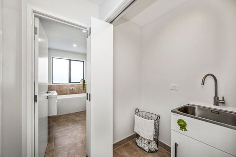 Photo of property in 4 Manaakitia Road, Karaka, 2124