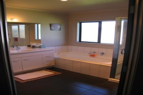 Photo of property in 9 Dotterel Place, Whitianga, 3510