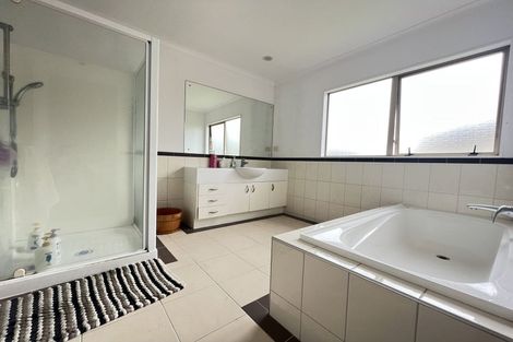 Photo of property in 12 Maybole Drive, Flat Bush, Auckland, 2016