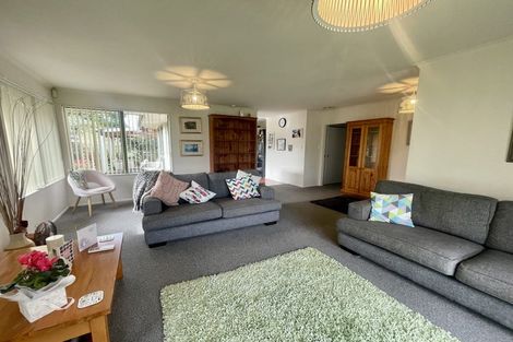 Photo of property in 10 Swanson Oaks, Swanson, Auckland, 0612