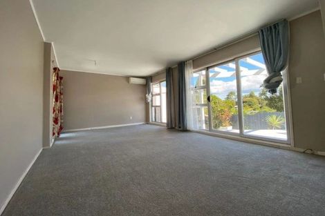 Photo of property in 6 Barlow Place, Chatswood, Auckland, 0626