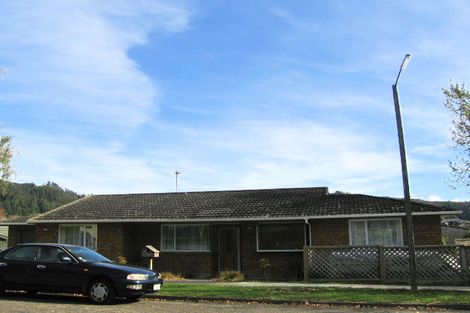 Photo of property in 17 Zeala Grove, Stokes Valley, Lower Hutt, 5019