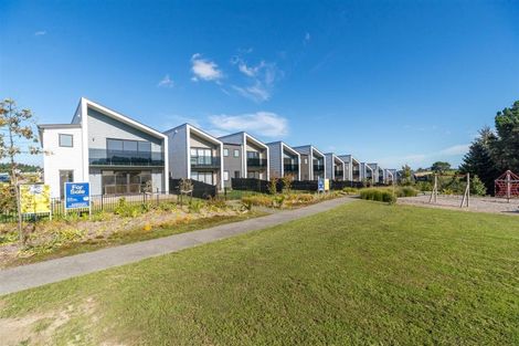 Photo of property in 8 Paparahi Place, Wainui, 0992