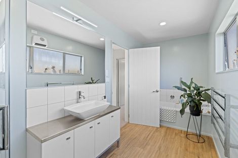 Photo of property in 12 Cotswolds Close, Otamatea, Whanganui, 4500