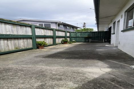 Photo of property in 67 Lincoln Park Avenue, Massey, Auckland, 0614