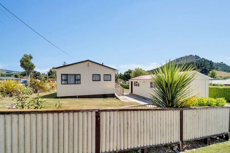 Photo of property in 24 Halsey Street, Clinton, 9534