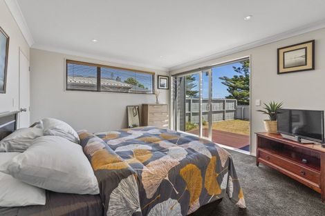 Photo of property in 2 Kowhai Street, Otaki Beach, Otaki, 5512