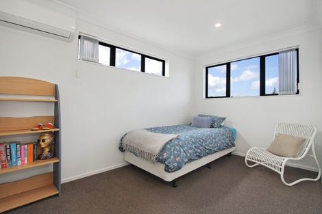 Photo of property in 22 Midhurst Avenue, Henderson, Auckland, 0612