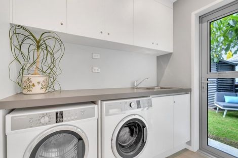 Photo of property in 6 Strasbourge Street, Martinborough, 5711