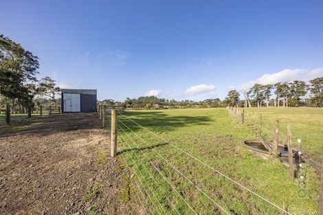 Photo of property in 271 Waitakere Road, Taupaki, Henderson, 0782
