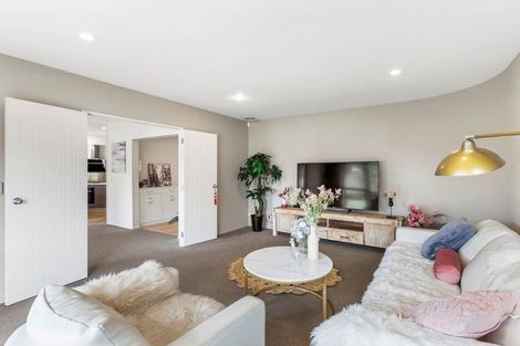 Photo of property in 5 George Deane Place, Greenhithe, Auckland, 0632