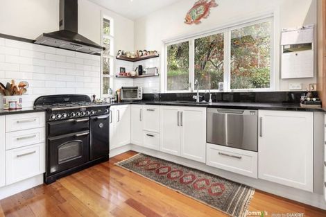 Photo of property in 11 Kinross Street, Kelburn, Wellington, 6012