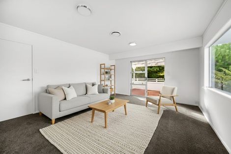 Photo of property in 1/4 Phillipa Place, Browns Bay, Auckland, 0630