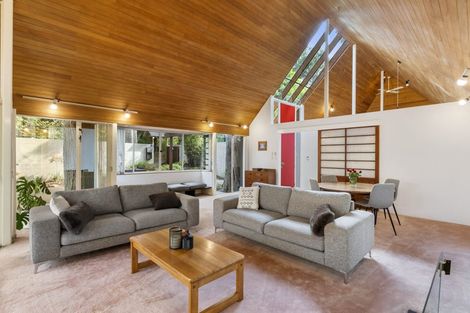 Photo of property in 17 Cobblestone Lane, Hillcrest, Auckland, 0627