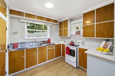 Photo of property in 18 Tarawa Street, Paekakariki, 5034